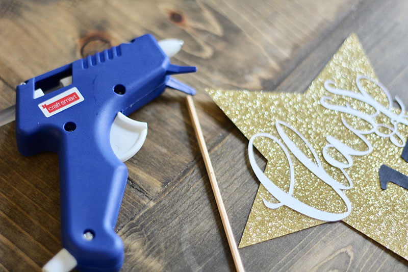 Celebrate Your Senior With this Cupcake Topper Cupcake topper
