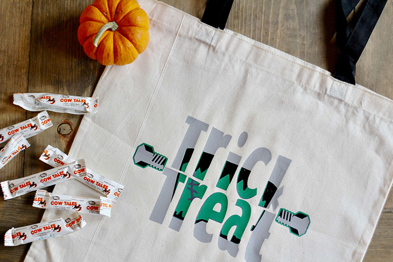 Make This Trick or Treat Bag With the Knockout Method Trick or Treat Bag with the Knockout method