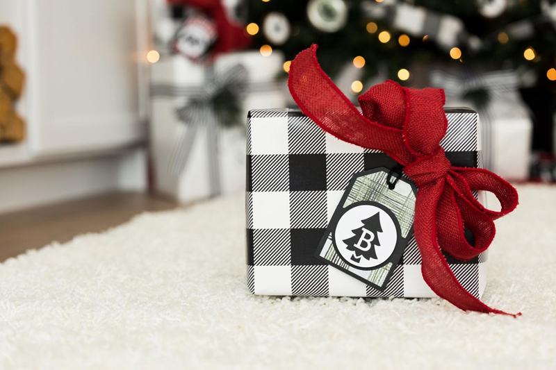 Deck the Halls (and Living Room) This Holiday Season DIY Farmhouse Holiday Decor