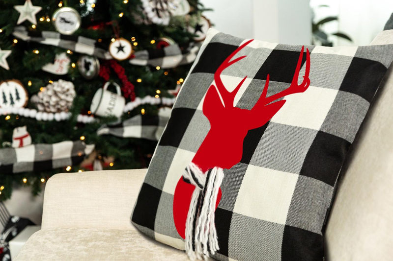 Deck the Halls (and Living Room) This Holiday Season DIY Farmhouse Holiday Decor