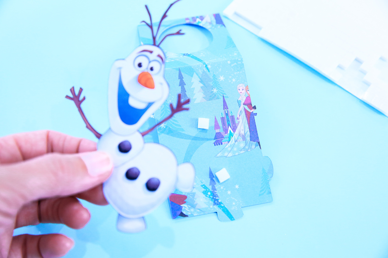 3: Assemble Disney Frozen party, Disney Frozen water bottle, disney party